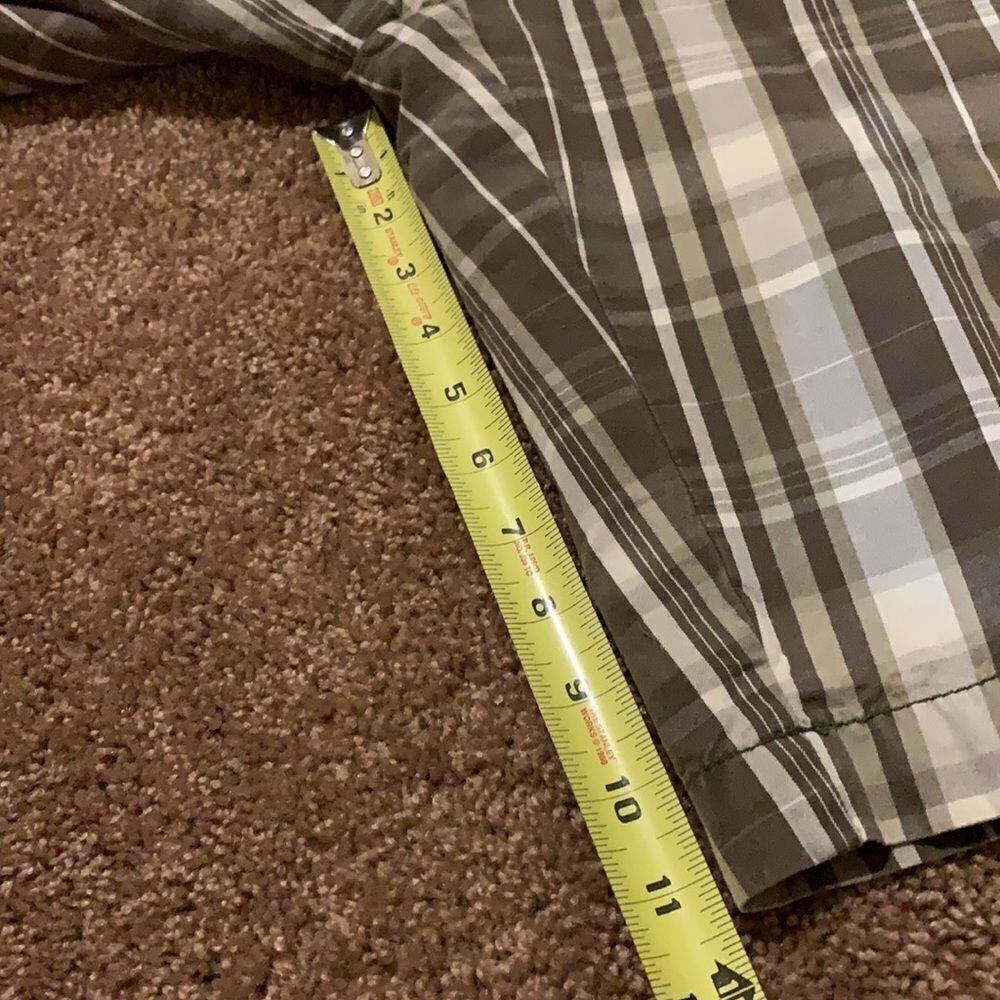 Roundtree & York plaid cargo shorts - Picture 3 of 7